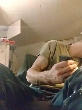 Snapshot of ROBERT0516 chatting on 10.29.25 ROBERT0516 online show from 10.29.25