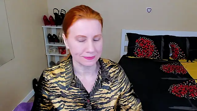 Snapshot of FoxySophia chatting on 04.16.26 FoxySophia online show from 04.16.26