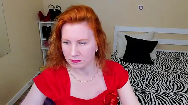 Snapshot of FoxySophia chatting on 04.28.26 FoxySophia online show from 04.28.26