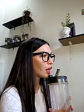 loveuu-bae online show from 01.17.25