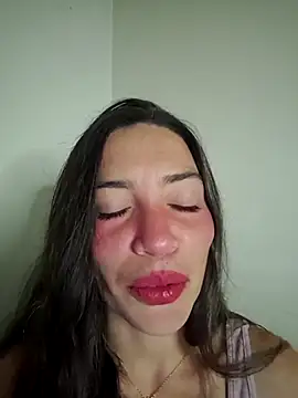 Snapshot of loveuu-bae chatting on 02.24.26 loveuu-bae online show from 02.24.26