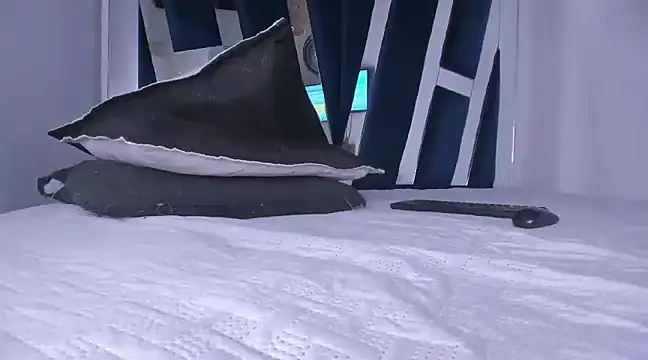 Snapshot of moonsweet1 chatting on 03.10.25 moonsweet1 online show from 03.10.25