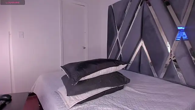 Snapshot of moonsweet1 chatting on 09.18.25 moonsweet1 online show from 09.18.25