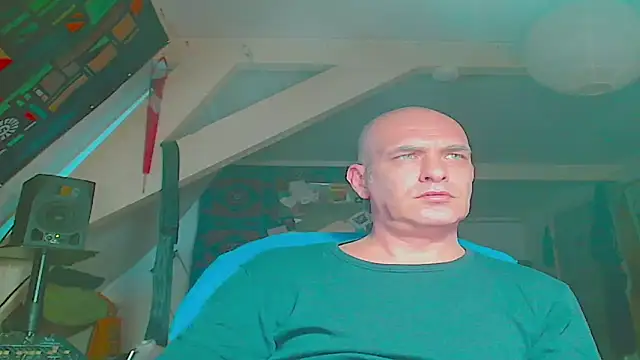 Snapshot of maxhard77 chatting on 05.16.26 maxhard77 online show from 05.16.26