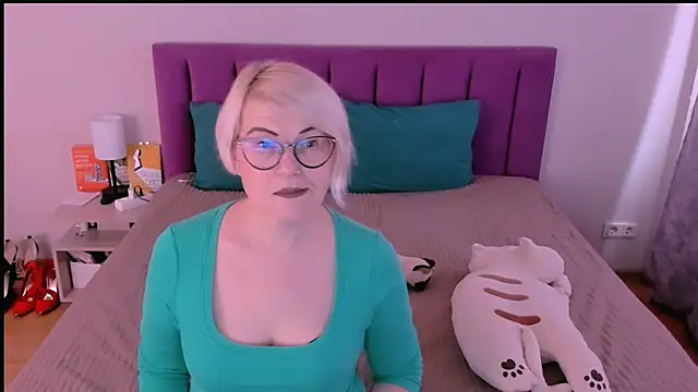 sabrinamacmarren online show from 10.22.25