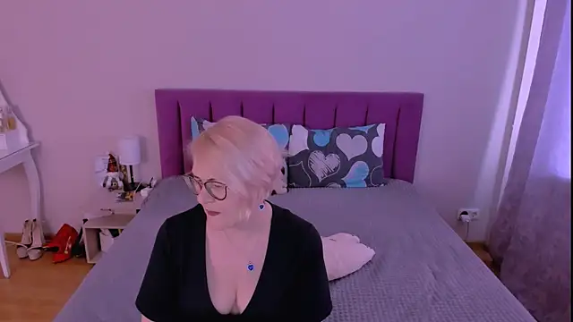 sabrinamacmarren online show from 02.05.26