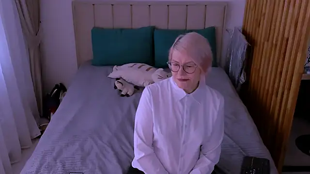 Snapshot of sabrinamacmarren chatting on 03.11.26 sabrinamacmarren online show from 03.11.26