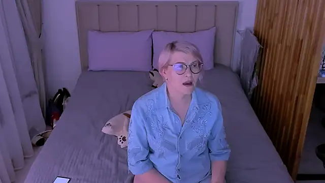 Snapshot of sabrinamacmarren chatting on 03.13.26 sabrinamacmarren online show from 03.13.26