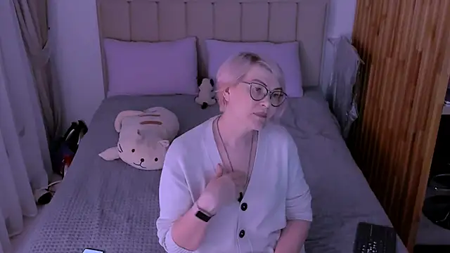 Snapshot of sabrinamacmarren chatting on 03.16.26 sabrinamacmarren online show from 03.16.26