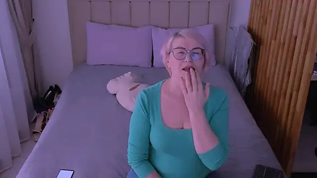 Snapshot of sabrinamacmarren chatting on 03.19.26 sabrinamacmarren online show from 03.19.26