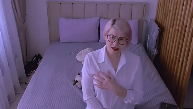 Snapshot of sabrinamacmarren chatting on 03.20.26 sabrinamacmarren online show from 03.20.26