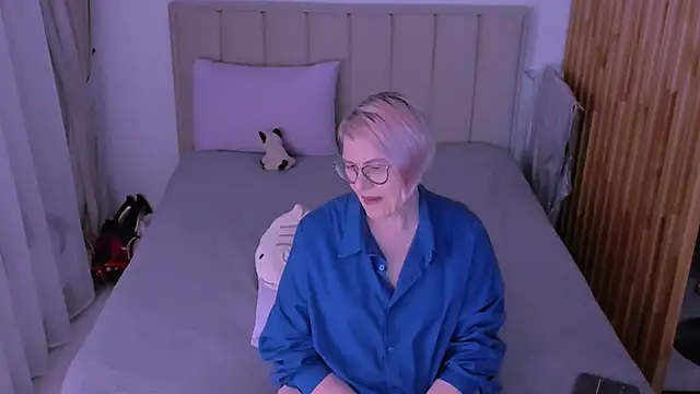 Snapshot of sabrinamacmarren chatting on 03.21.26 sabrinamacmarren online show from 03.21.26