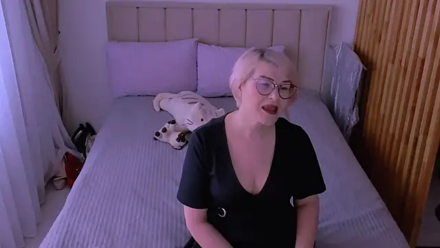 Snapshot of sabrinamacmarren chatting on 03.22.26 sabrinamacmarren online show from 03.22.26