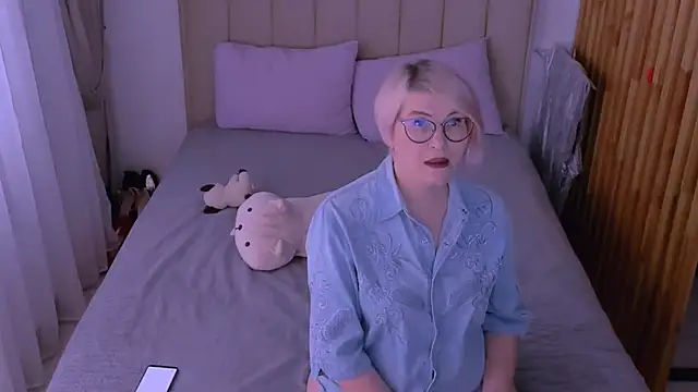 Snapshot of sabrinamacmarren chatting on 03.25.26 sabrinamacmarren online show from 03.25.26