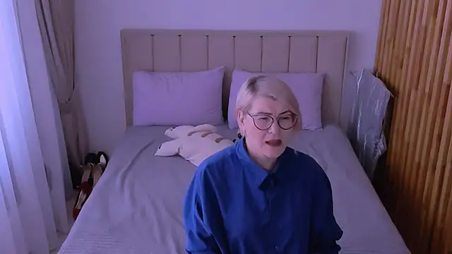 Snapshot of sabrinamacmarren chatting on 03.28.26 sabrinamacmarren online show from 03.28.26