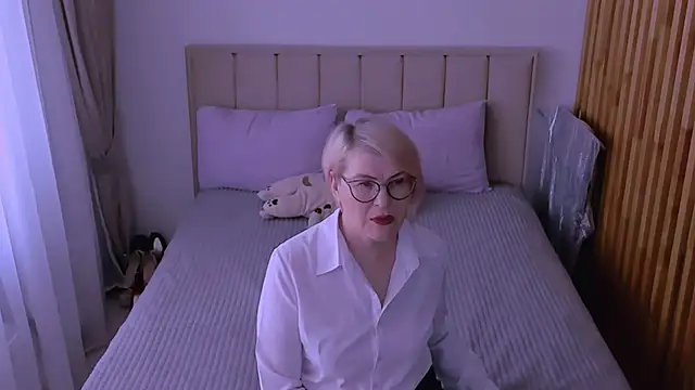 Snapshot of sabrinamacmarren chatting on 03.29.26 sabrinamacmarren online show from 03.29.26