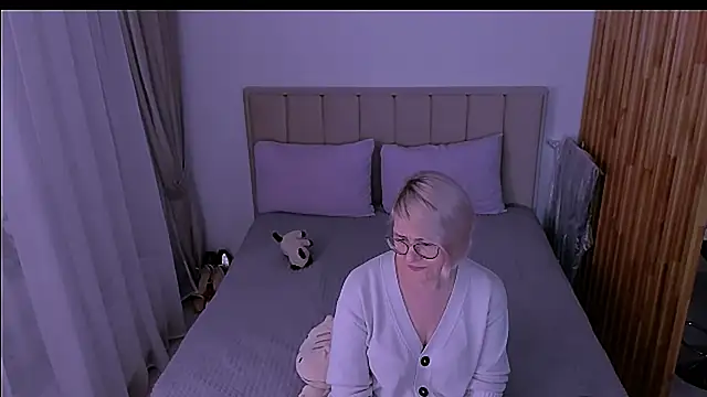 Snapshot of sabrinamacmarren chatting on 03.29.26 sabrinamacmarren online show from 03.29.26