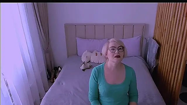 Snapshot of sabrinamacmarren chatting on 04.02.26 sabrinamacmarren online show from 04.02.26