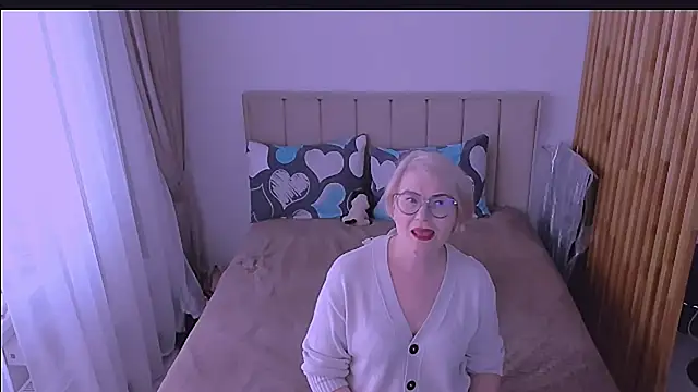 Snapshot of sabrinamacmarren chatting on 04.04.26 sabrinamacmarren online show from 04.04.26