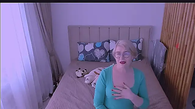 Snapshot of sabrinamacmarren chatting on 04.06.26 sabrinamacmarren online show from 04.06.26