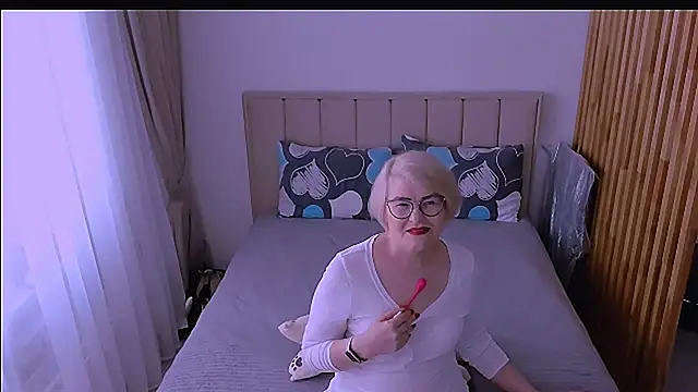 Snapshot of sabrinamacmarren chatting on 04.12.26 sabrinamacmarren online show from 04.12.26