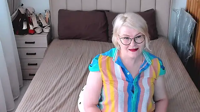 sabrinamacmarren online show from 07.10.26