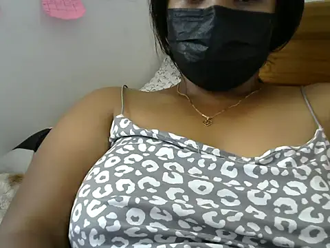 Snapshot of Artinah22 chatting on 02.06.25 Artinah22 online show from 02.06.25