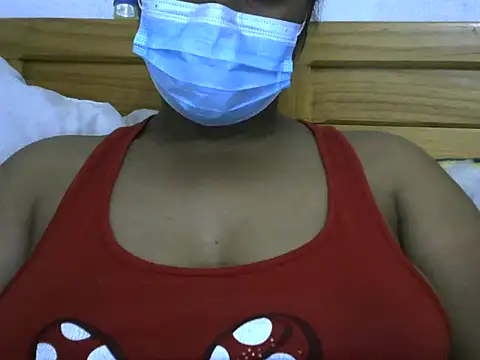 Snapshot of Artinah22 chatting on 10.03.25 Artinah22 online show from 10.03.25