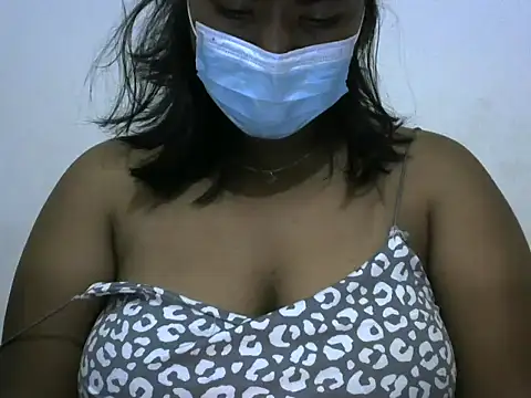 Snapshot of Artinah22 chatting on 11.02.25 Artinah22 online show from 11.02.25