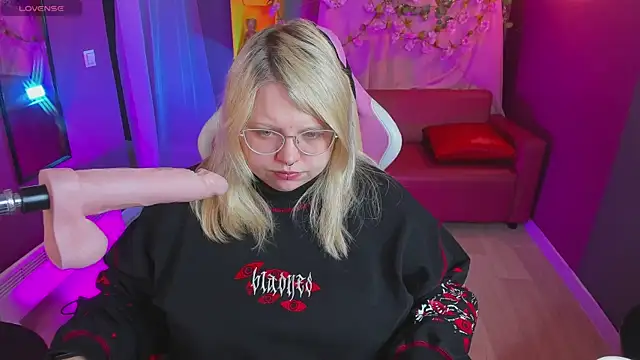 Snapshot of Yoki_Shizuko chatting on 04.10.26 Yoki Shizuko online show from 04.10.26