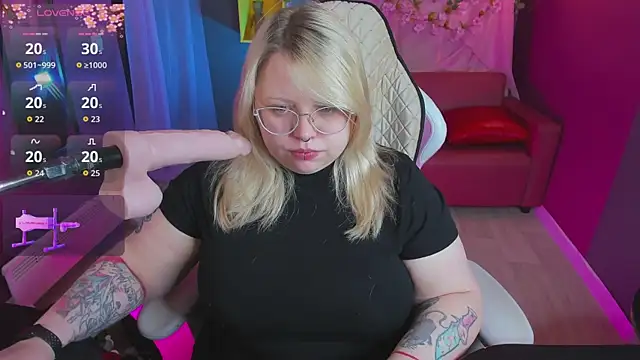 Snapshot of Yoki_Shizuko chatting on 04.11.26 Yoki Shizuko online show from 04.11.26