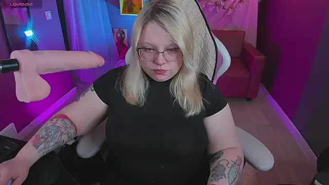 Snapshot of Yoki_Shizuko chatting on 04.16.26 Yoki Shizuko online show from 04.16.26