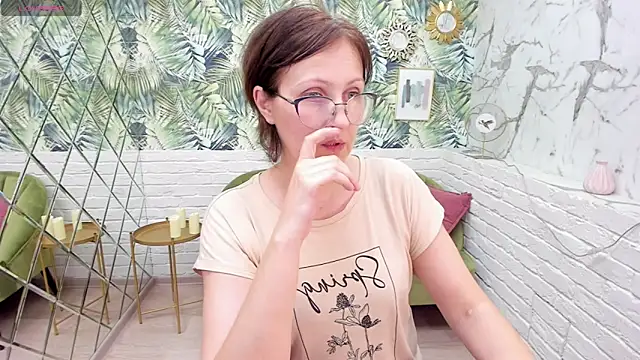 Snapshot of Paris_Cherry chatting on 01.20.25 Paris Cherry online show from 01.20.25