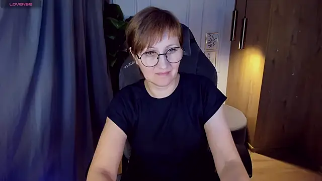 Snapshot of Paris_Cherry chatting on 02.22.25 Paris Cherry online show from 02.22.25