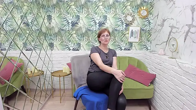 Snapshot of Paris_Cherry chatting on 03.18.25 Paris Cherry online show from 03.18.25