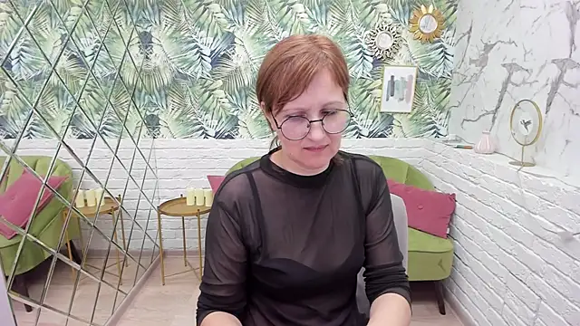 Snapshot of Paris_Cherry chatting on 03.19.25 Paris Cherry online show from 03.19.25