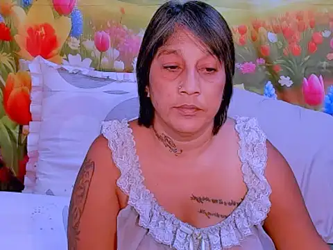 Snapshot of indianroxy chatting on 11.20.25 indianroxy online show from 11.20.25