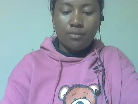Snapshot of cutybigass chatting on 06.13.26 cutybigass online show from 06.13.26
