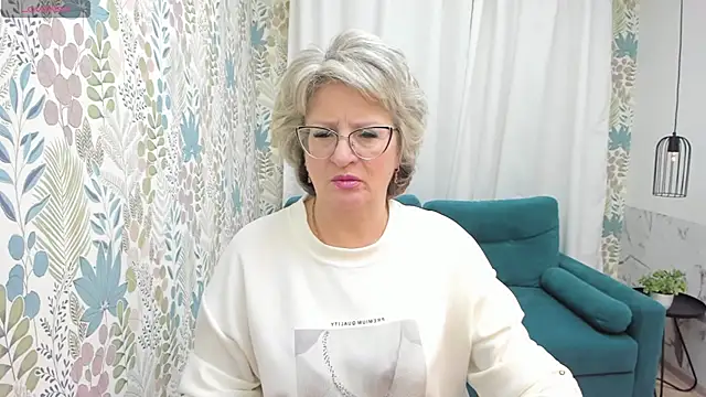 EvelynJoyful online show from 03.10.25