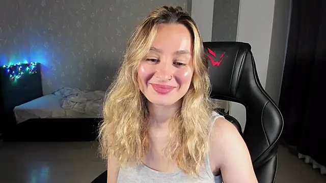 Snapshot of EllaFresh chatting on 06.18.26 EllaFresh online show from 06.18.26