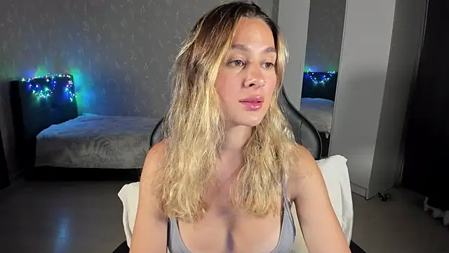 Snapshot of EllaFresh chatting on 07.26.26 EllaFresh online show from 07.26.26