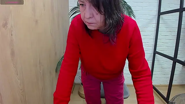 Snapshot of LindaPassionate chatting on 02.15.25 LindaPassionate online show from 02.15.25