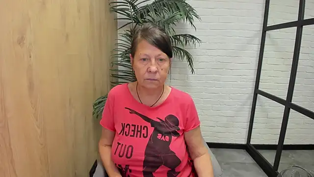 Snapshot of LindaPassionate chatting on 09.19.25 LindaPassionate online show from 09.19.25