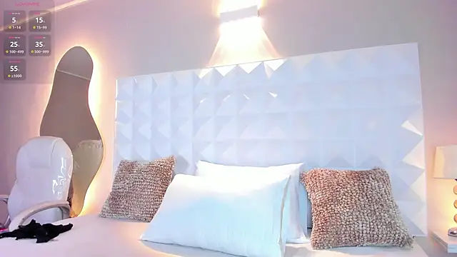 Snapshot of myax_evans chatting on 12.23.24 myax evans online show from 12.23.24