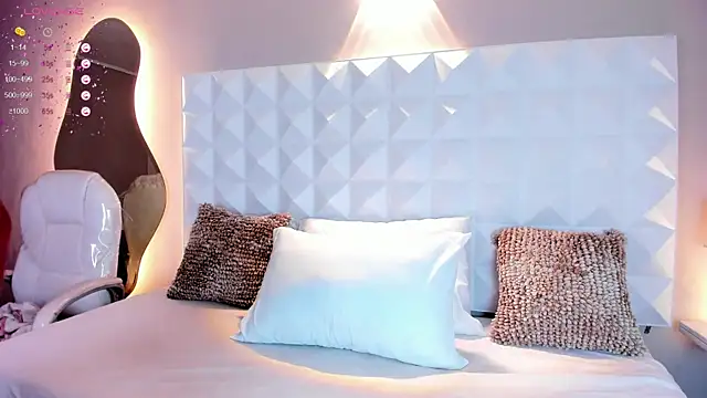 Snapshot of myax_evans chatting on 01.13.25 myax evans online show from 01.13.25