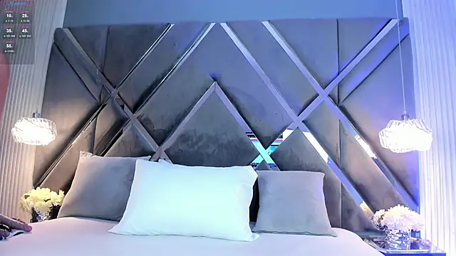 Snapshot of myax_evans chatting on 10.11.25 myax evans online show from 10.11.25