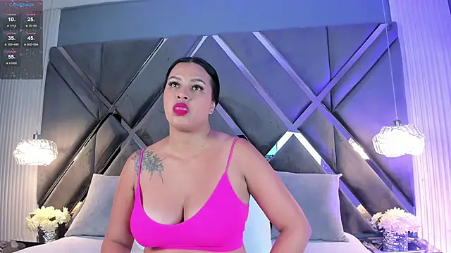 Snapshot of myax_evans chatting on 10.15.25 myax evans online show from 10.15.25