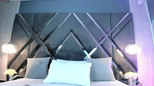 Snapshot of myax_evans chatting on 10.18.25 myax evans online show from 10.18.25