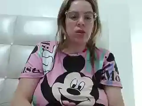 Snapshot of ashlymoon chatting on 01.09.25 ashlymoon online show from 01.09.25