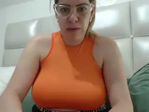 Snapshot of ashlymoon chatting on 03.12.25 ashlymoon online show from 03.12.25